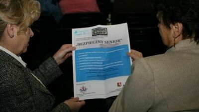 Oszustwo na „policjanta”. Starsza kobieta straciła blisko 300 tysięcy złotych