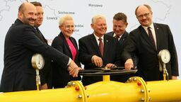 Na terenie tłoczni gazu we Wronowie (gmina Końskowola w powiecie puławskim) w środę symbolicznie otwarto ponad 300-kilometrowy gazociąg biegnący z kujawskiego Gustorzyna