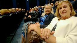 Ewa Zderkiewicz (z prawej) i Elżbieta Żądło to nauczycielki SP nr 2 w Tomaszowie Lubelskim. Obie zostały odznaczone Złotymi Medalami za Długoletnią Służbę.