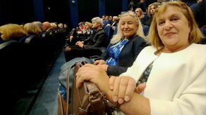 Ewa Zderkiewicz (z prawej) i Elżbieta Żądło to nauczycielki SP nr 2 w Tomaszowie Lubelskim. Obie zostały odznaczone Złotymi Medalami za Długoletnią Służbę.