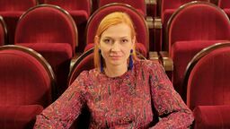 Aktorka, dramatopisarka, reżyserka. Absolwentka Wydziału Aktorskiego Państwowej Wyższej Szkoły Filmowej, Telewizyjnej i Teatralnej im. Leona Schillera w Łodzi, gdzie w 2019 roku uzyskała tytuł doktora sztuki. Od 2014 roku jest związana z Teatrem Modrzejewskiej w Legnicy. Jest także współzałożycielką Fundacji Teatr Zamiast. Lubi teatr i pracę w nim oraz inne twórcze zajęcia. Ceni piękno. Stąd zamiłowanie do tworzenia ilustracji, które stanowią ważny aspekt jej twórczości, którą czasem może dzielić się z innymi. 