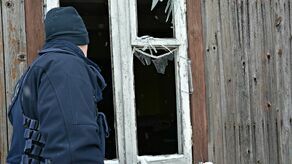 Policjanci podczas patroli zwracają uwagę na miejsca, gdzie mogą przebywać osoby narażone na wychłodzenie. Są to zazwyczaj pustostany, ogródki działkowe, altanki. Każdego roku monitorujemy sytuację tych osób, sami oferujemy pomoc każdemu, kto jej potrzebuje – zapewnia nadkom. Andrzej Fijołek