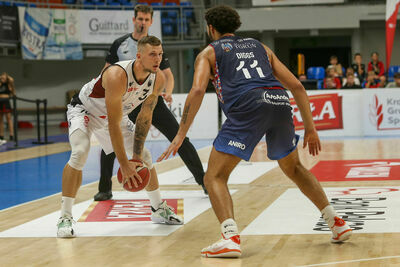 Mateusz Dziemba w meczu rezerw Startu zdobył 16 pkt
