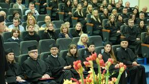 Przybyło 58 doktorów i 16 doktorów habilitowanych na UM