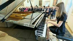 Radni zebrali się w Trybunale Koronnym. Świętują 11 listopada. Zobacz zdjęcia 