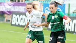 Piłkarki Górnika Łęczna (zielone stroje) zameldowały się w najlepszej szesnastce rozgrywek