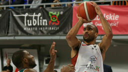 James Washington (z lewej) tym razem przyćmił Jarbila Durhama
