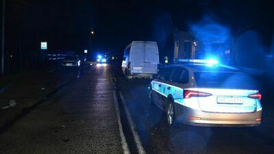 Mercedes najechał na mężczyznę leżącego na jezdni 