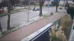 Potrącenie na przejściu dla pieszych. Policja publikuje nagranie ku przestrodze