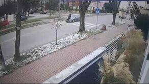 Potrącenie na przejściu dla pieszych. Policja publikuje nagranie ku przestrodze