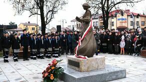Wyjątkowy dzień dla Janowa Lubelskiego. Założycielka miasta stanęła na skwerze w rynku