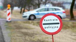 Kierowca niemal sam wjechał w ręce policjantów 