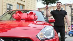 W tegorocznej, już zakończonej edycji loterii nagrodą główną było czerwone suzuki. Spod lubelskiego Ratusza odjechał nim pan Bartosz z Lublina