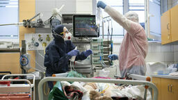 We wtorek w kraju stwierdzono zakażenie u 2361 osób, z czego osiem zmarło, cztery tylko z powodu COVID-19.