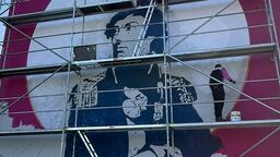 Tak w czwartek wyglądała ściana z nowym muralem przedstawiającym polskiego bohatera i patrona szkoły z ul. Kaniowczyków.

