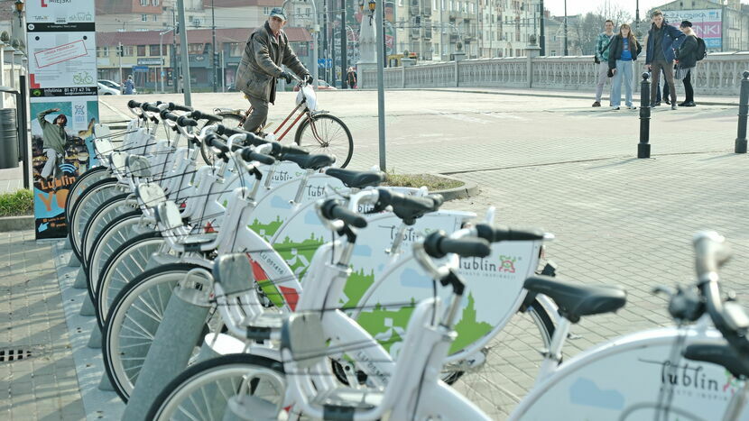 W regularnym sezonie na system LRM składa się 625 rowerów rozlokowanych po 129 stacjach