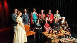 Urzędnicy i dyrektorzy w roli aktorów