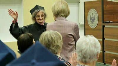 Po 50 latach od ukończenia studiów, pielęgniarki wróciły symbolicznie odnowić dyplom