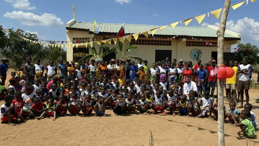Otwarcie szkoły było świętem dla wszystkich uczniów z okolic Ambato. Taka uroczystość nie mogła się odbyć bez pamiątkowej fotografii
