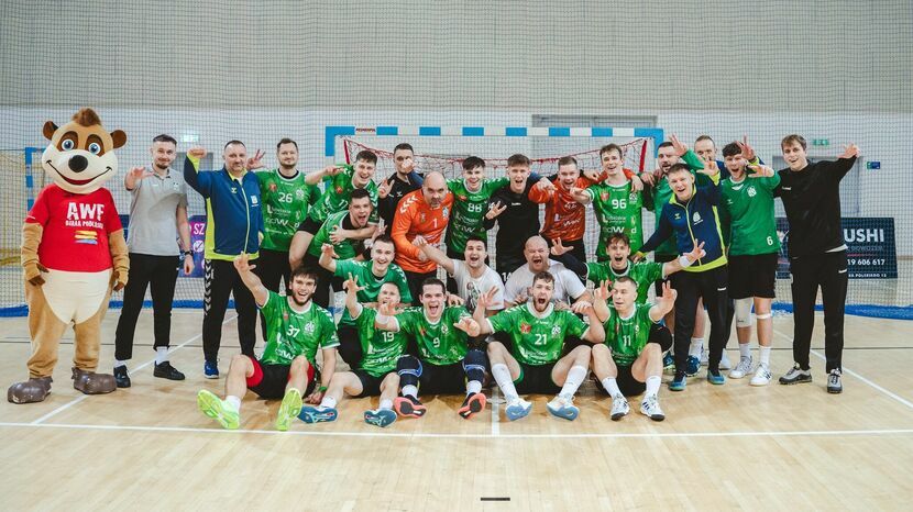 W ostatnim meczu w tym roku w bialskiej hali AZS AWF pokonał Handball Stal Mielec 32:25<br />
<br />
