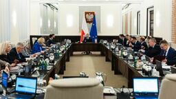 Rząd przyjął projekt ustawy budżetowej na 2024 rok. Wzrosną wynagrodzenia nauczycieli i budżetówki