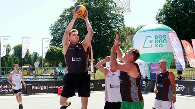 Jakub Mergel (z piłką) to jeden z członków ekipy 12 Małp