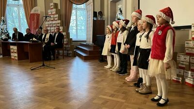 Setki paczek z darami dla Polaków za granicą