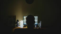 Uwaga na e-mail! Wyłudzają na „kamerkę internetową”