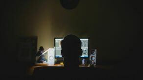 Uwaga na e-mail! Wyłudzają na „kamerkę internetową”