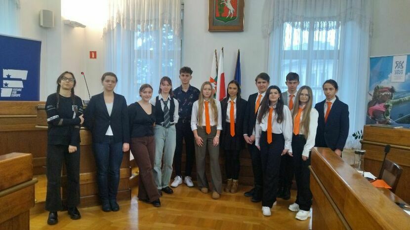 To już trzecia debata w takiej formule. Młodzież spotkała się wcześniej w Kielcach i w Warszawie, a w planach są debaty w kolejnych miastach.