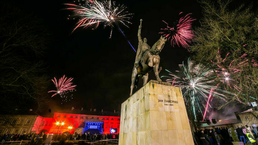 Ostatnia miejska zabawa sylwestrowa w Zamościu z pokazem fajerwerków odbyła się w 2017 roku