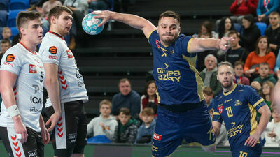 W ostatnim meczu w tym roku w puławskiej hali Azoty pokonały Piotrkowianina Piotrków Trybunalski 35:30