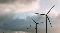 Wiatraki mogą pojawić się jeszcze bliżej rezerwatów przyrody i zabudowy mieszkalnej. 