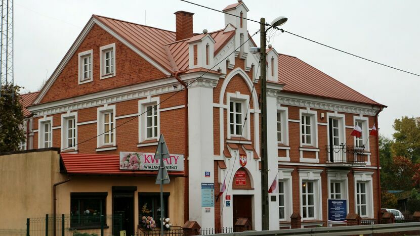 Kurów to dzisiaj trzecia, największa miejscowość powiatu puławskiego. Pod względem populacji ustępuje jedynie Puławom i Nałęczowowi