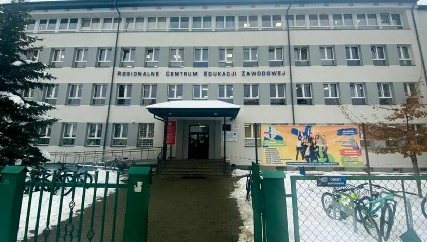 RCEZ w Biłgoraju to największa szkoła średnia w powiecie, jedna z największych w województwie. Jej sala gimnastyczna pamięta lata 50. XX wieku