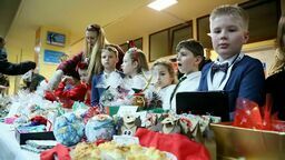 "Anioły Karoli " w lubelskiej podstawówce. Uczniowie sami wykonali ozdoby na świąteczny kiermasz