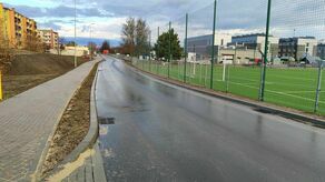 Ulica prowadzi przy kampusie Akademii Bialskiej 