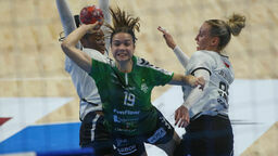 Michalina Pastuszka (w zielony stroju) zostanie w MKS FunFloor Lublin do końca sezonu 2025/2026