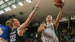 Kyle Shook (z piłką) zdobyła w Gorzowie 16 punktów