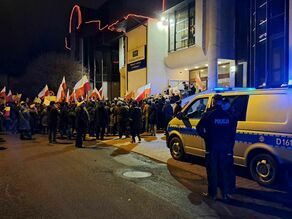 Kolejny protest przed TVP Lublin. "To były media, które przedstawiały polski punkt widzenia"