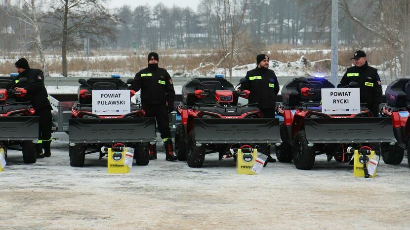 Quady marki polaris trafiły do strażaków z kolejnych jednostek województwa lubelskiego. Wartość jednego pojazdu z przyczepką to ponad 80 tys. zł