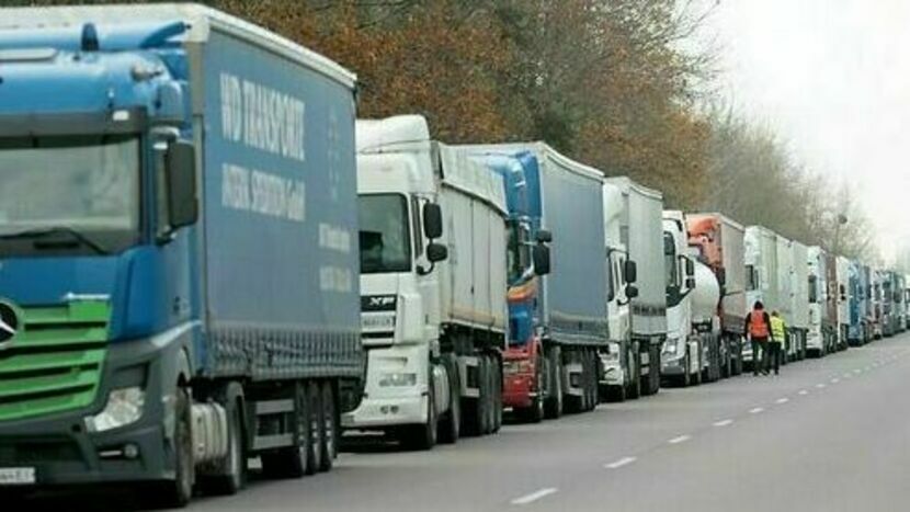 Kolejka ukraińskich ciężarówek ma niemal 80 km długości  