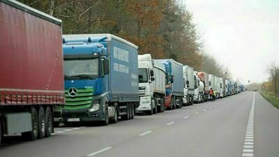 Wójt Dorohuska rozwiązuje protest na granicy. Przewoźnicy nie odpuszczą