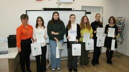 Laureatki konkursu czytelniczego "Czy znasz...?"