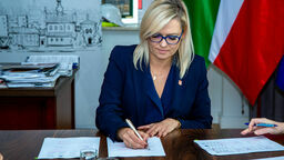 Marta Majewska wystawiła na licytację dzień urzędowania w swoim gabinecie