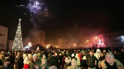 Nowy Rok puławianie hucznie przywitali bawiąc się na placu Chopina z Blues Smile Band i Abba Show