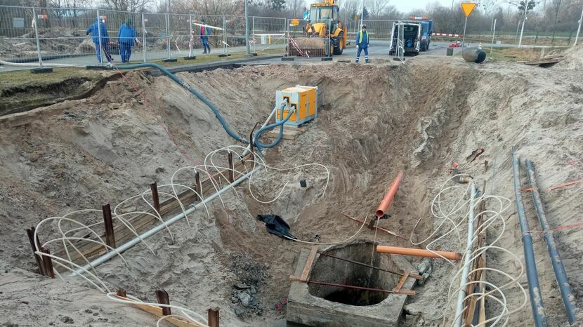 To jedna z poważniejszych awarii sieci kanalizacyjnej w ostatnich latach. W pobliżu ul. Komunalnej w Puławach uszkodzeniu uległy komora i kolektor odprowadzający ścieki do pobliskiej oczyszczalni