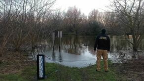 Huczwa wylewa, strażacy uspokajają