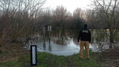 Huczwa wylewa, strażacy uspokajają