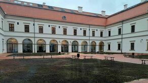 Dzięki rewitalizacji wspaniale prezentuje się dziedziniec Akademii Zamojskiej, ale również jego wnętrza.